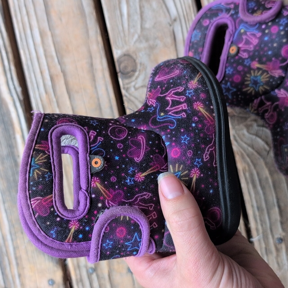 Baby girl Bogs size 4